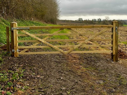 Field gate 5 bar field gate installation
